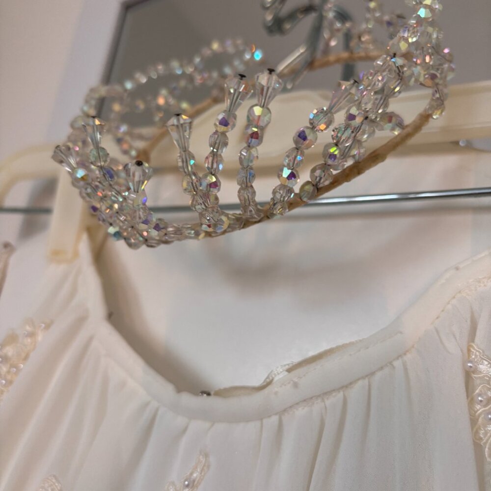 Vintage Oleg Cassini Wedding Gown (10) + train, tiara - Picture 10 of 16